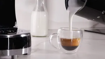 Smeg 50's Style espressomaskin med melkeskummer - Svart - Smeg