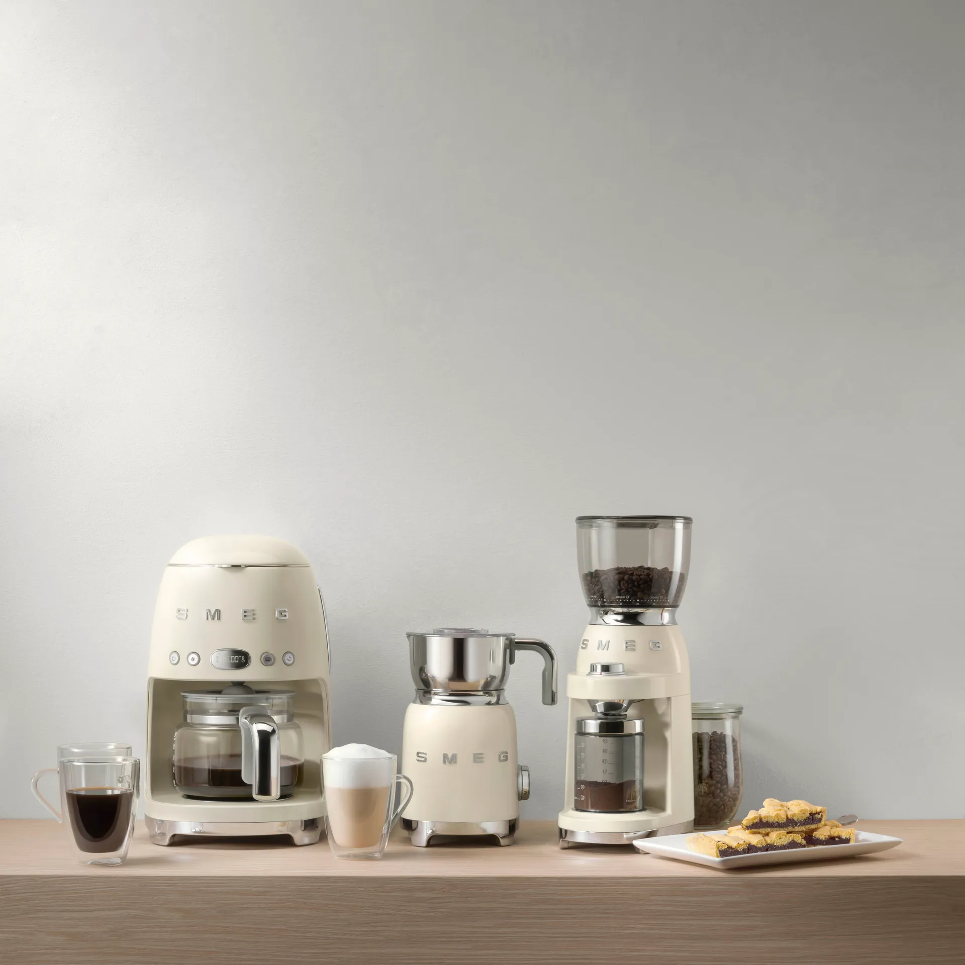 Smeg 50's Style kaffetrakter, Créme hvit Smeg