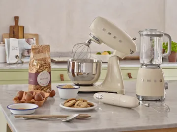 Smeg 50's Style kjøkkenmaskin 4,8 L - Créme hvit - Smeg