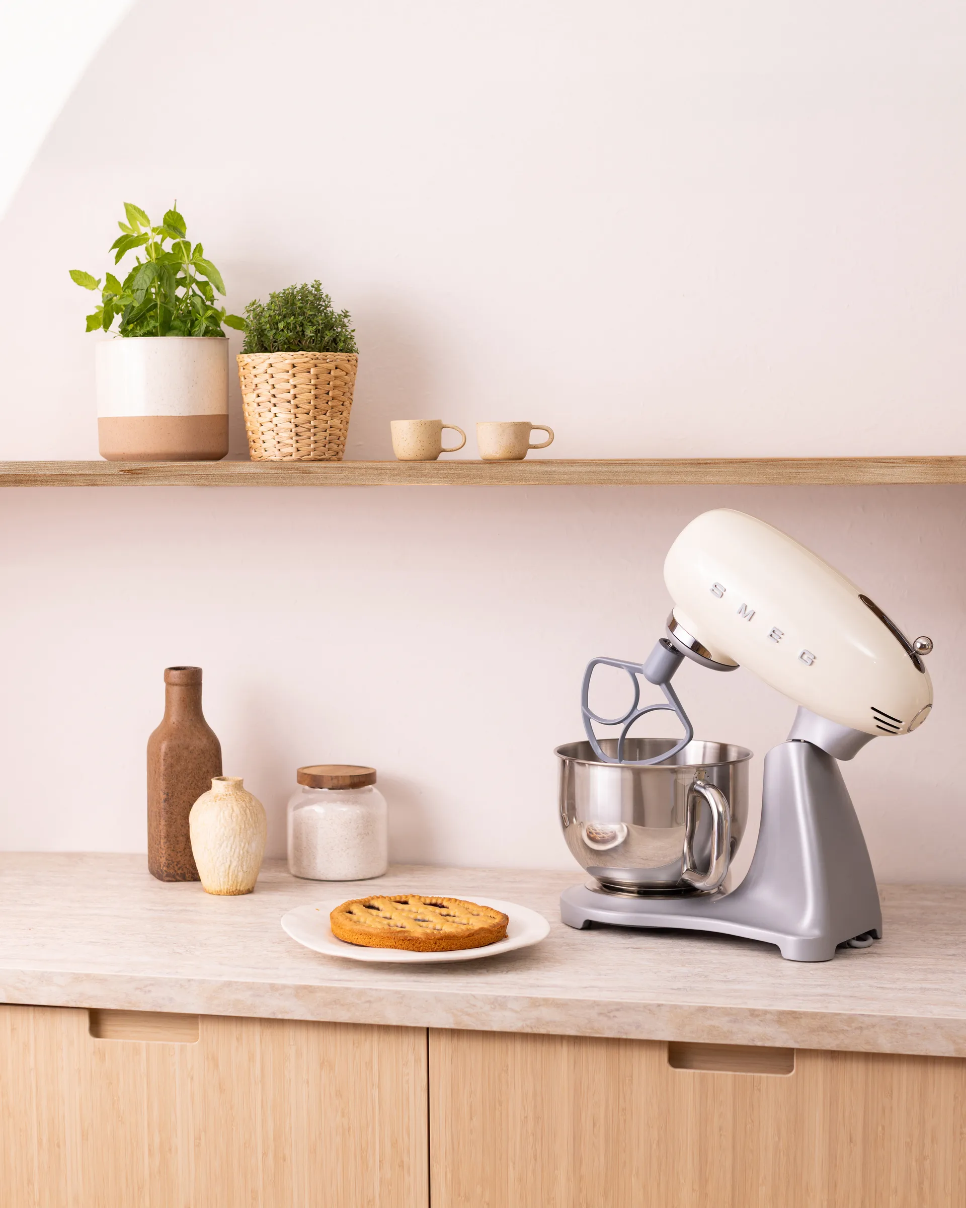 Smeg 50's Style kjøkkenmaskin 4,8 L, Creme-sølv 800 W Smeg