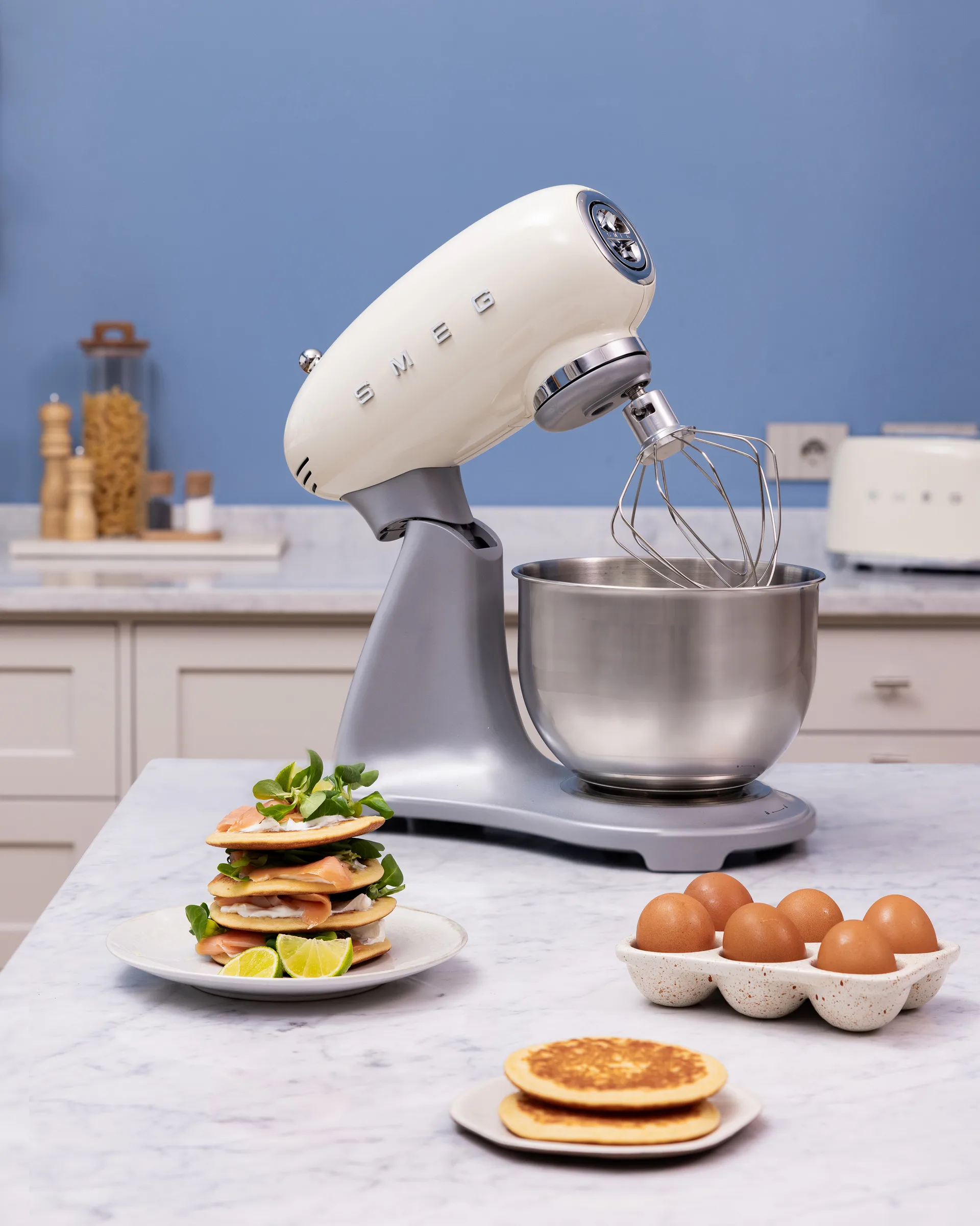 Smeg 50's Style kjøkkenmaskin 4,8 L, Creme-sølv 800 W Smeg