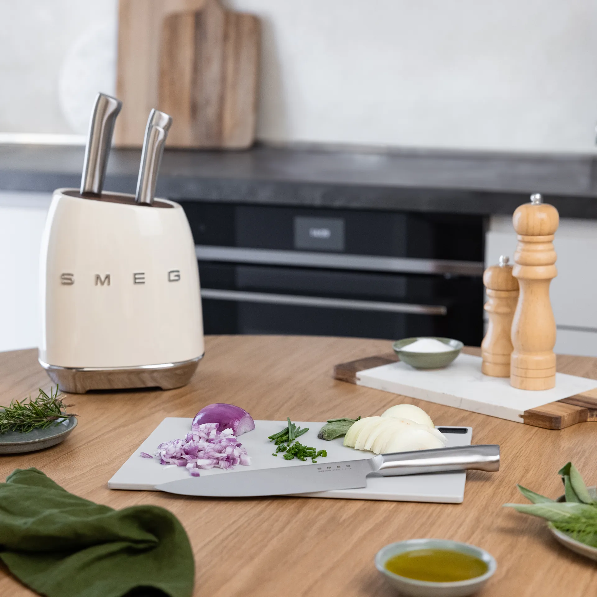 Smeg 50's Style knivsett 7 deler, Creme Smeg