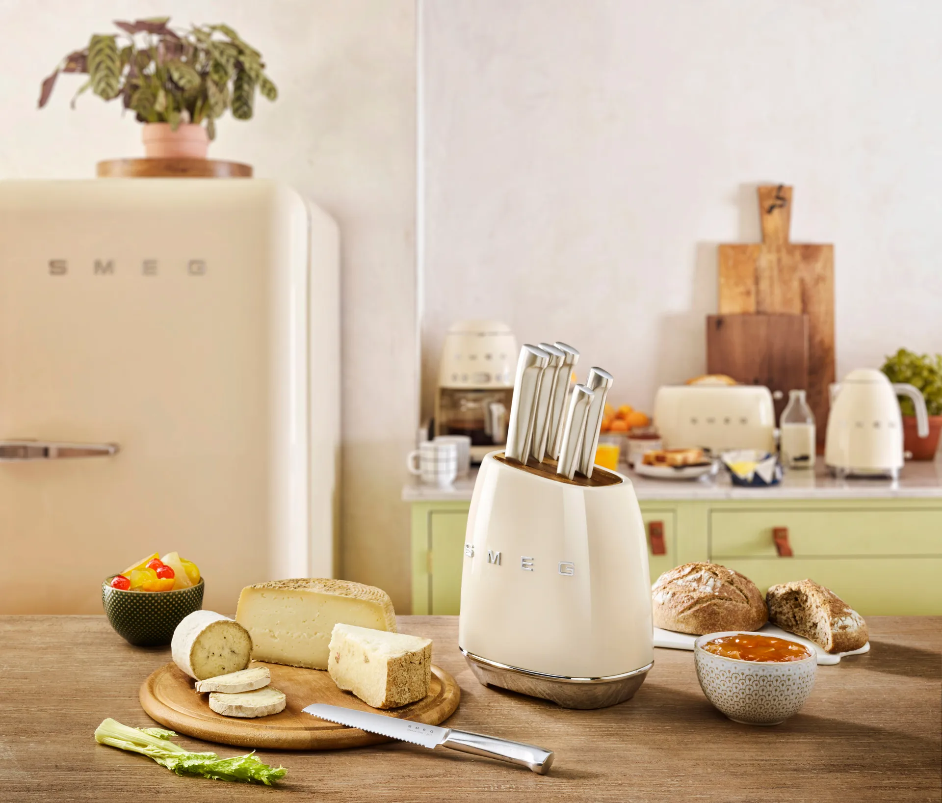 Smeg 50's Style knivsett 7 deler, Creme Smeg