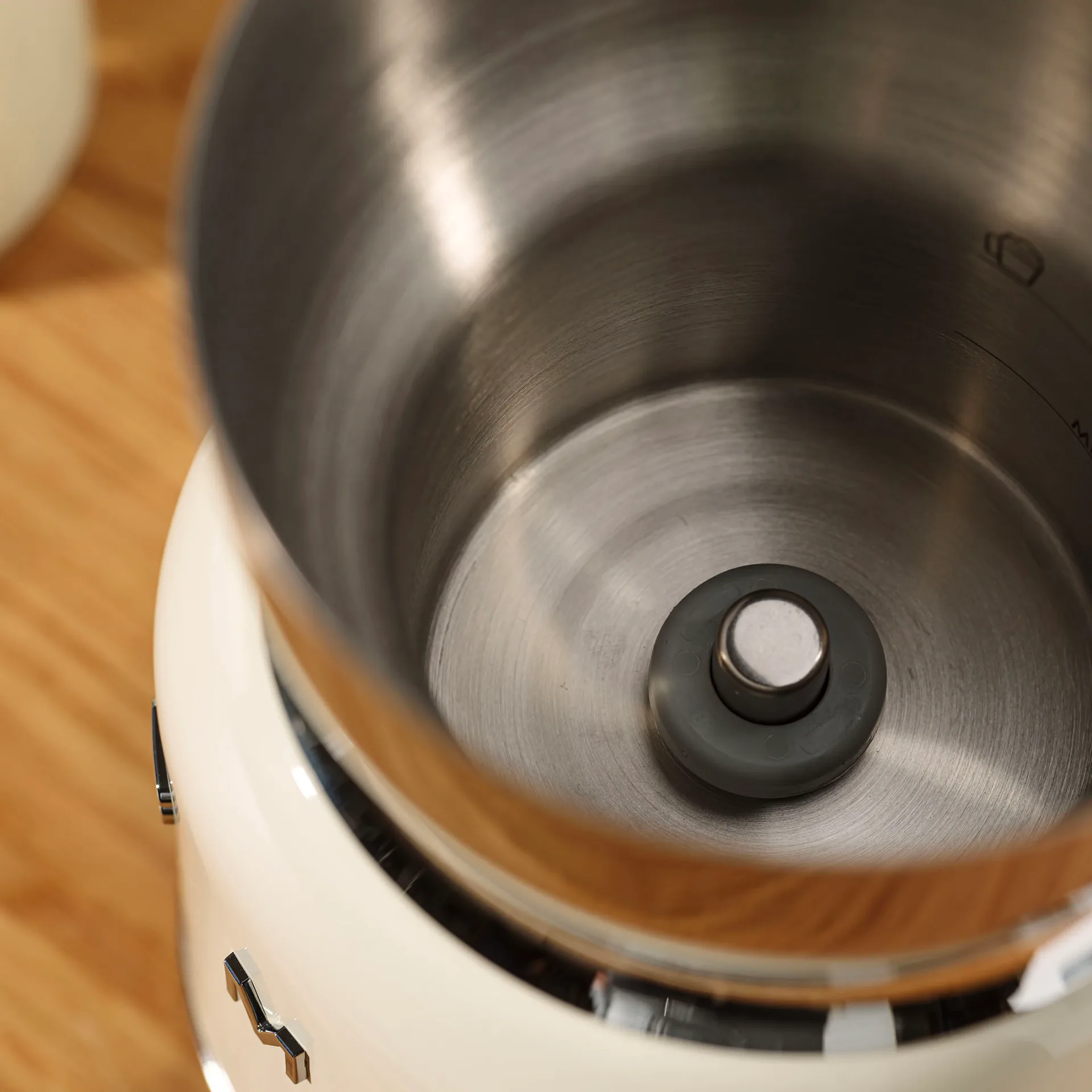 Smeg 50's Style melkeskummer 60 cl, Créme hvit Smeg