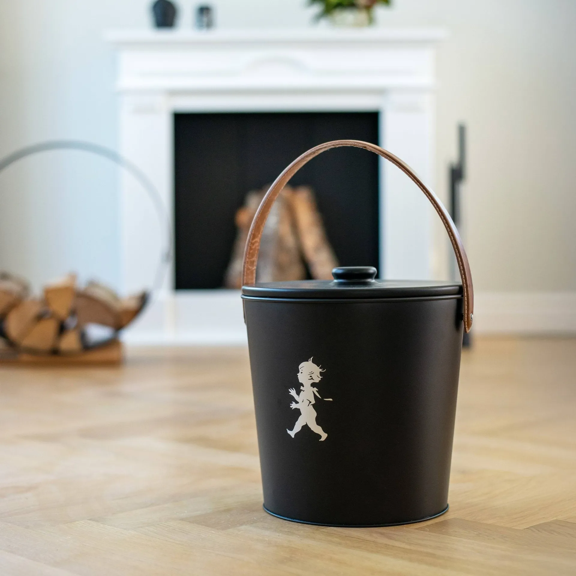 Solstickan askebøtte, Svart Solstickan Design