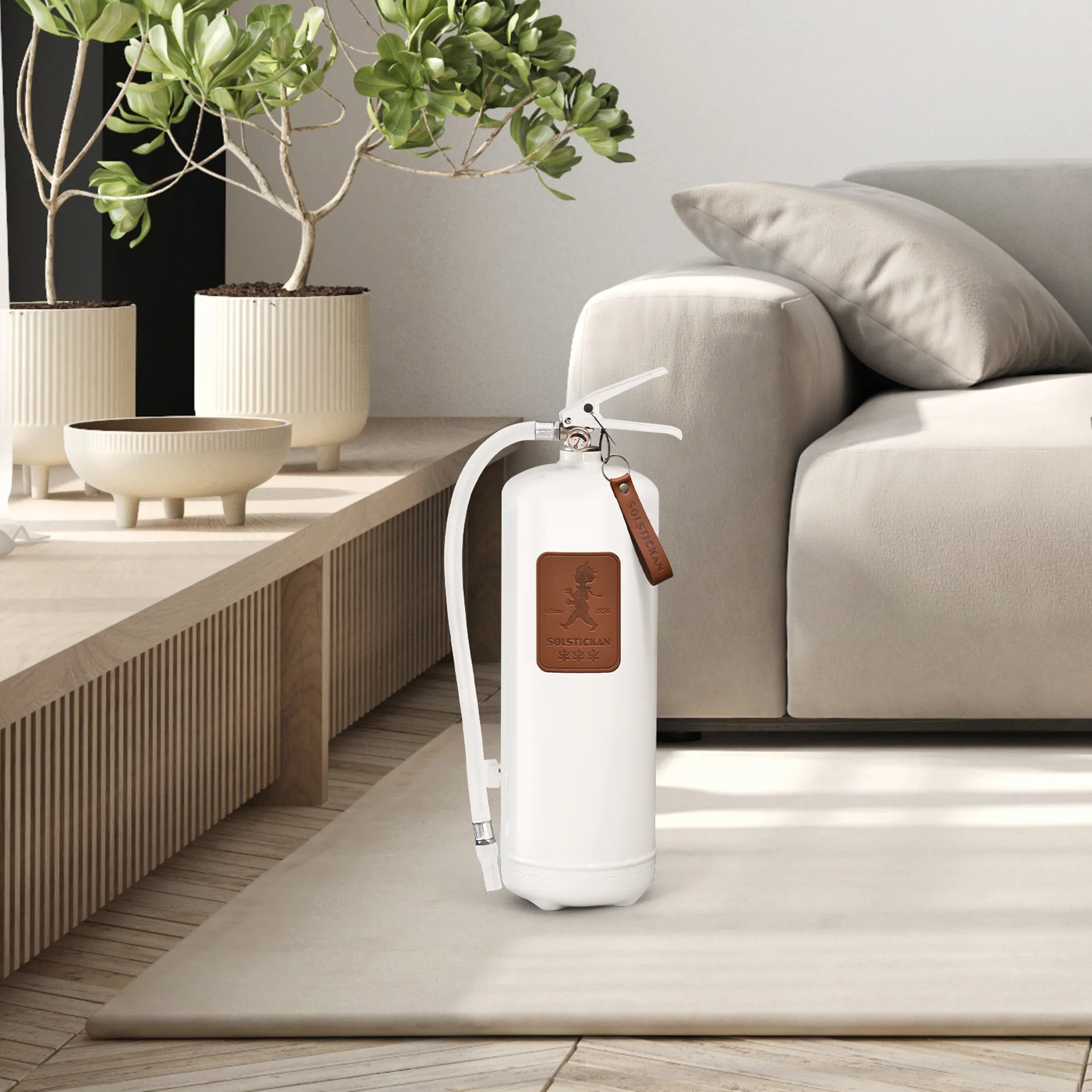 Solstickan brannslukker 6 kg, Hvit-mørkbrunt skinn Solstickan Design