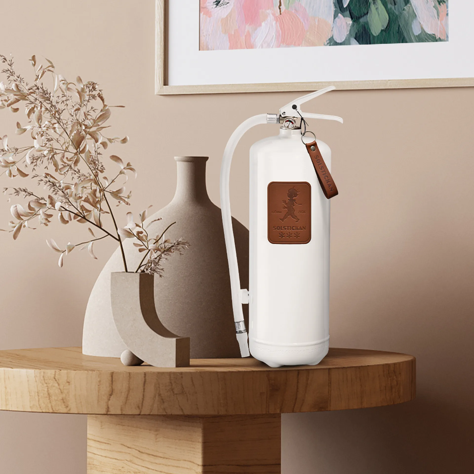 Solstickan brannslukker 6 kg, Hvit-mørkbrunt skinn Solstickan Design