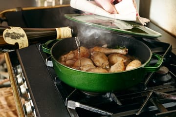 Staub Chistera traktørpanne støpejern Ø28 cm - Basilikagrønn - STAUB