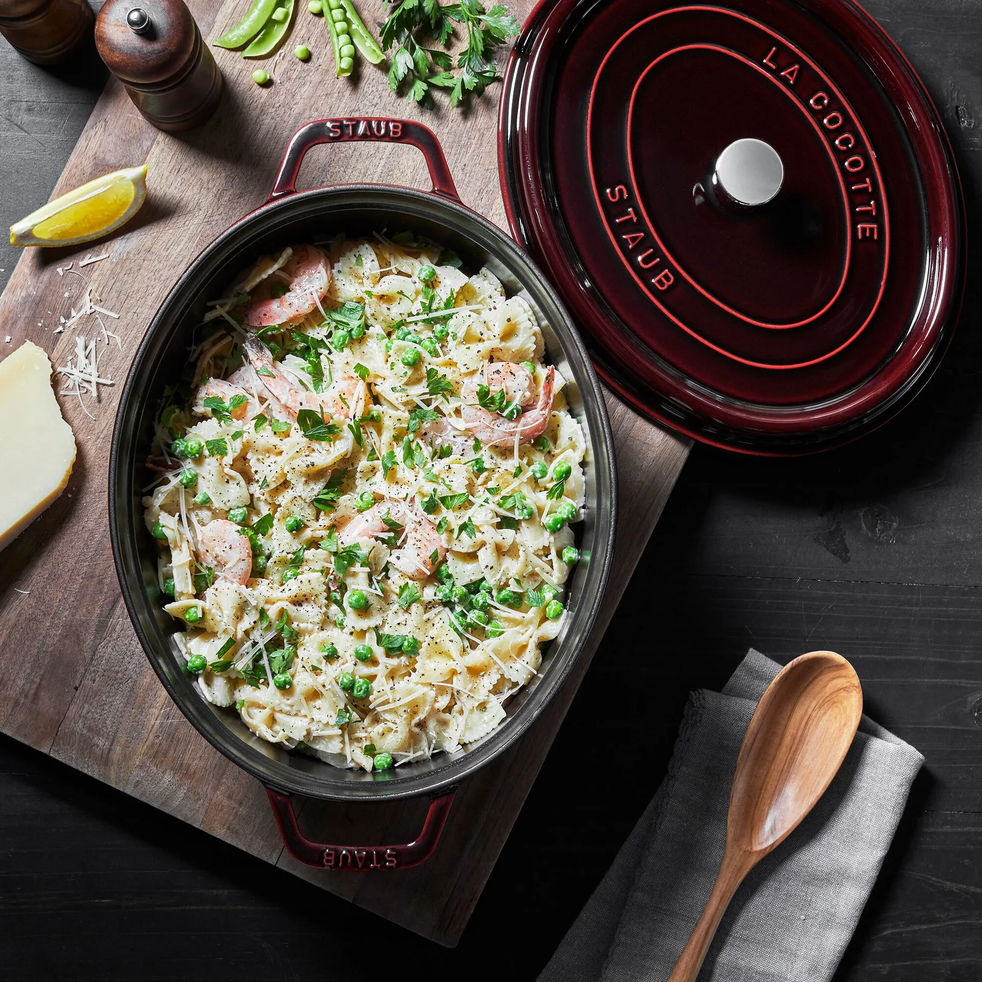 Staub La Cocotte oval gryte støpejern 4,2 L, Grenadinerød STAUB