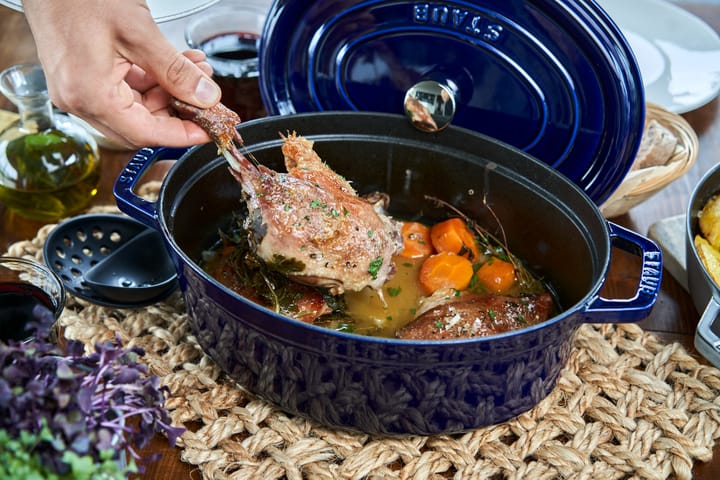Staub La Cocotte oval gryte støpejern 5,5 L, Mørkblå STAUB