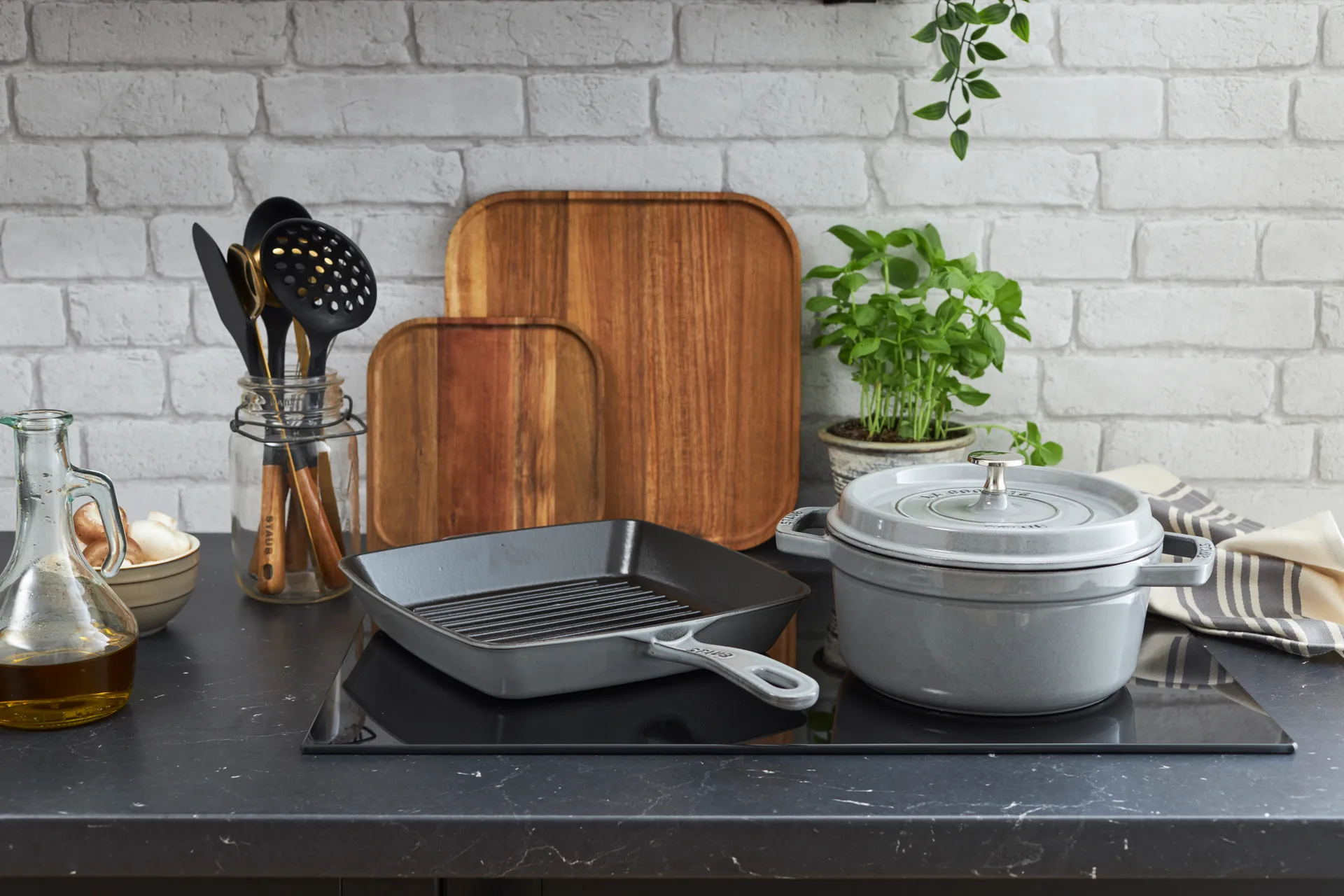 Staub La Cocotte rund gryte støpejern 1,7 L, Grafittgrå STAUB