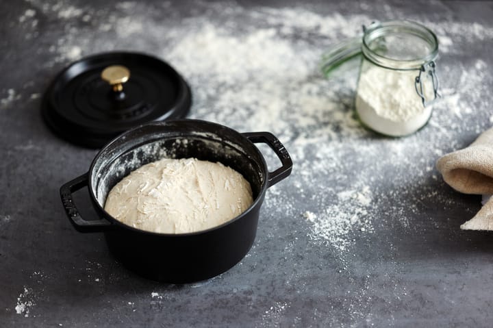 Staub La Cocotte rund gryte støpejern 2,6 L, Svart STAUB