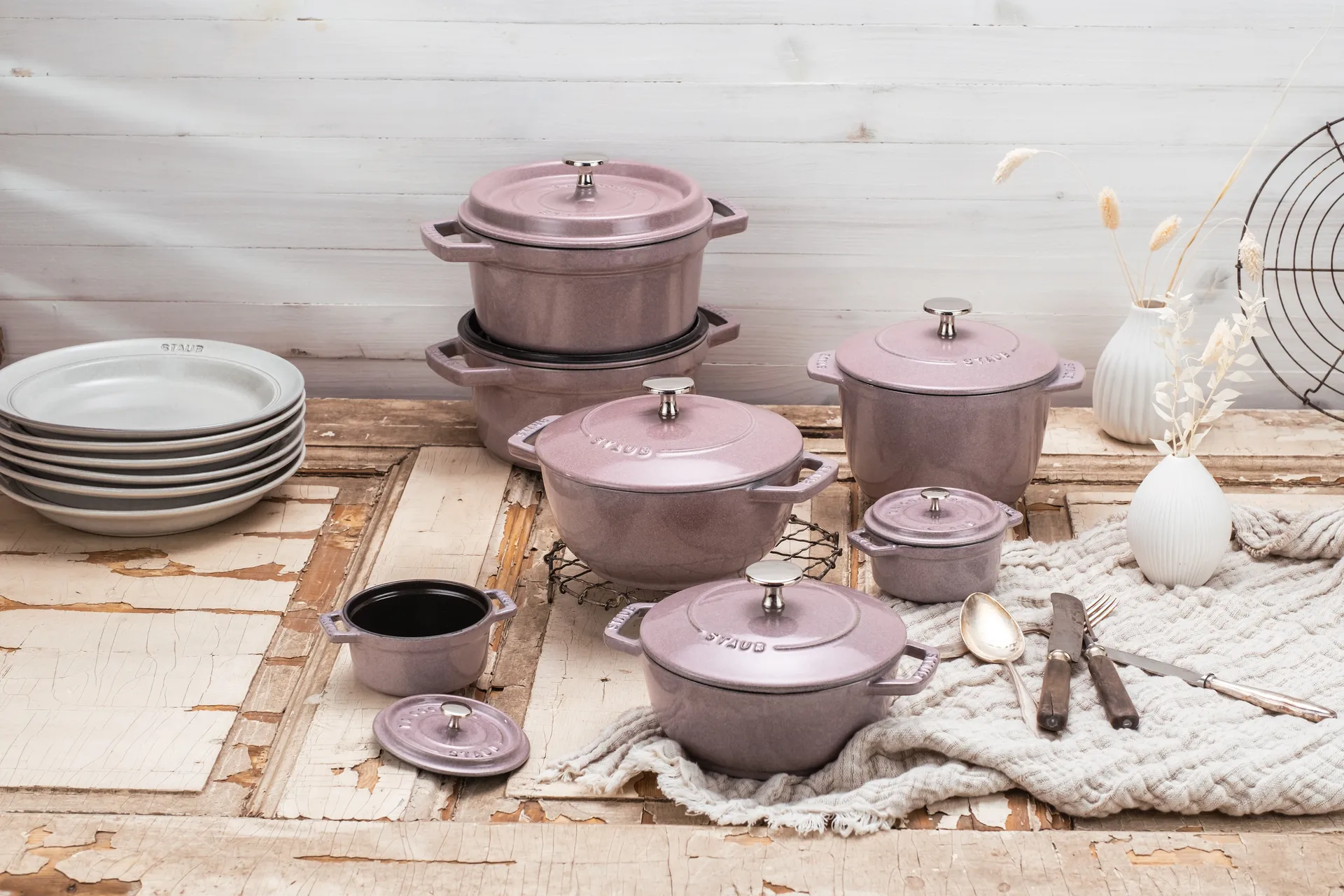 Staub La Cocotte rund gryte støpejern 3,8 L, Cherry Blossom STAUB