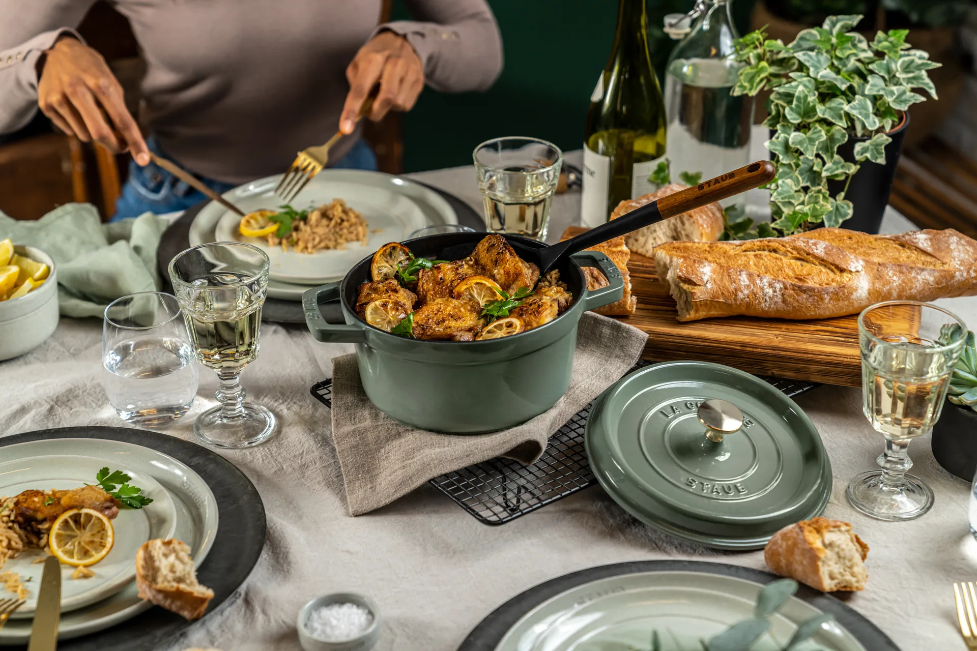 Staub La Cocotte rund gryte støpejern 3,8 L, Eukalyptus STAUB