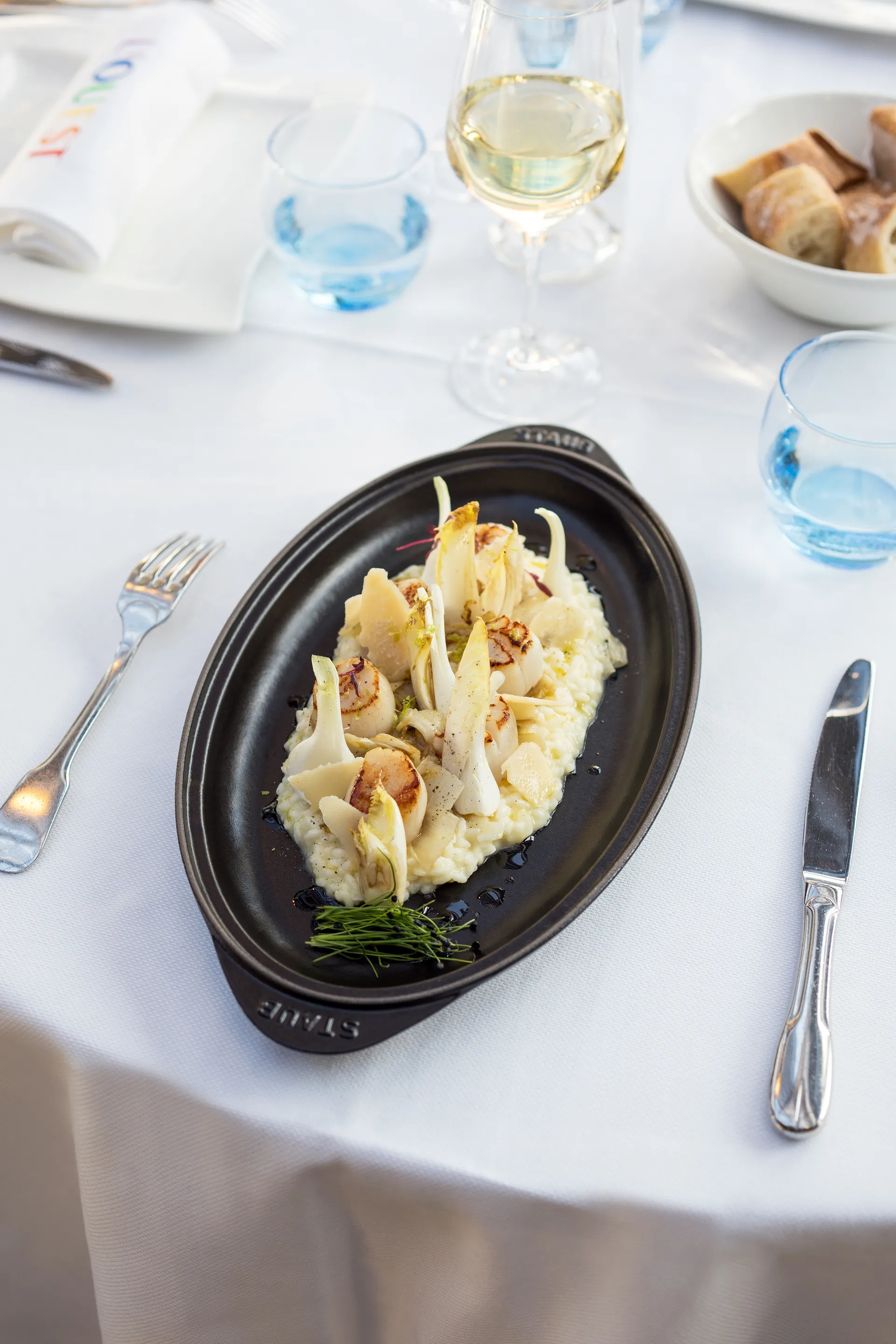 Staub oval fiskeform av støpejern, svart STAUB