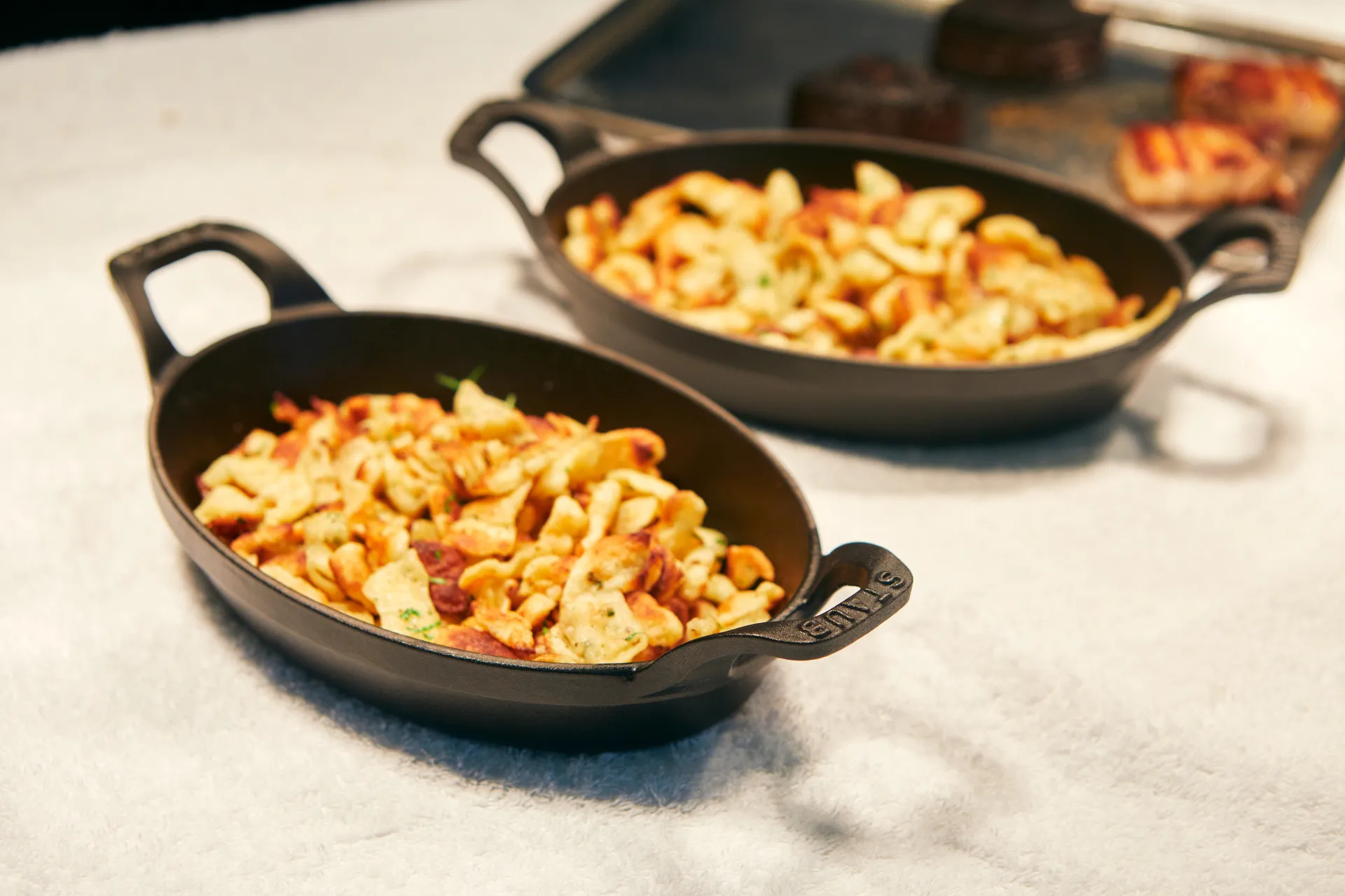 Staub oval ovnsform støpejern 21 cm, Svart STAUB