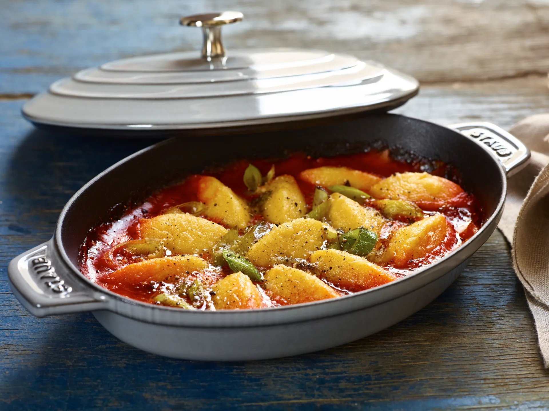 Staub ovnsform støpejern med lokk oval 23 cm, Grafittgrå STAUB