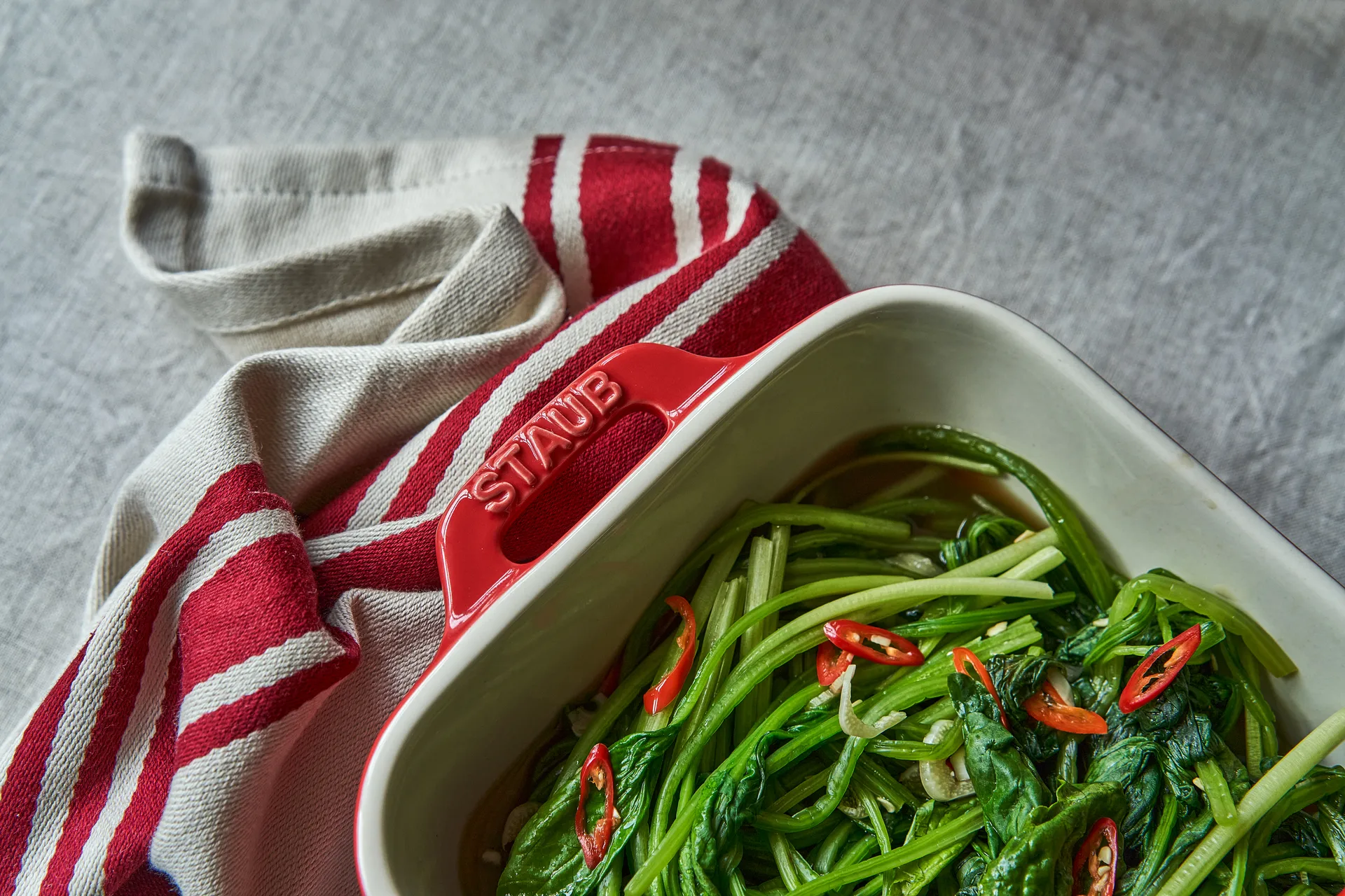 Staub rektangulær ovnsform 27 x 20 cm, rød STAUB