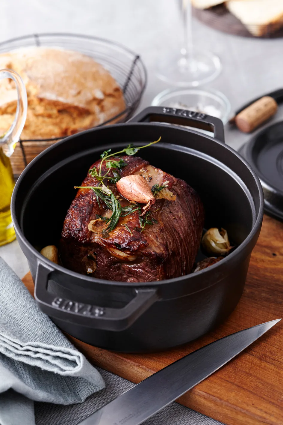 Staub rund gryte av støpejern 5,2 l, svart STAUB