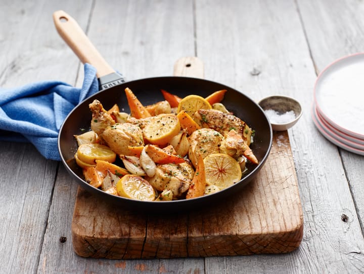 Staub stekepanne støpejern svart lyst trehåndtak, Ø28 cm STAUB
