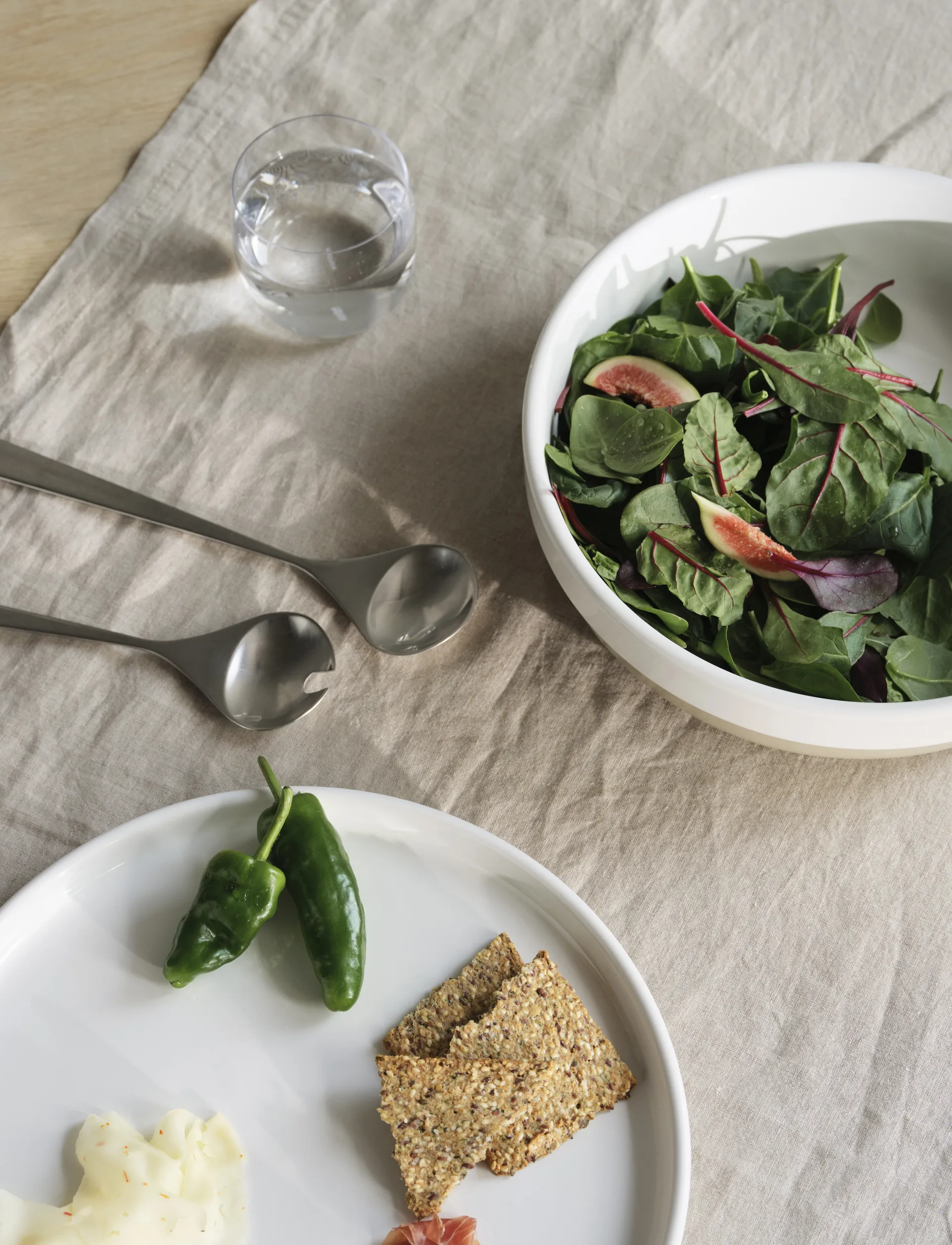 Agnes serveringsfat Ø30 cm, Sand-hvit Stelton