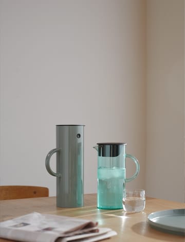 EM77 kanne med lokk 1,5 L - Dusty Green - Stelton