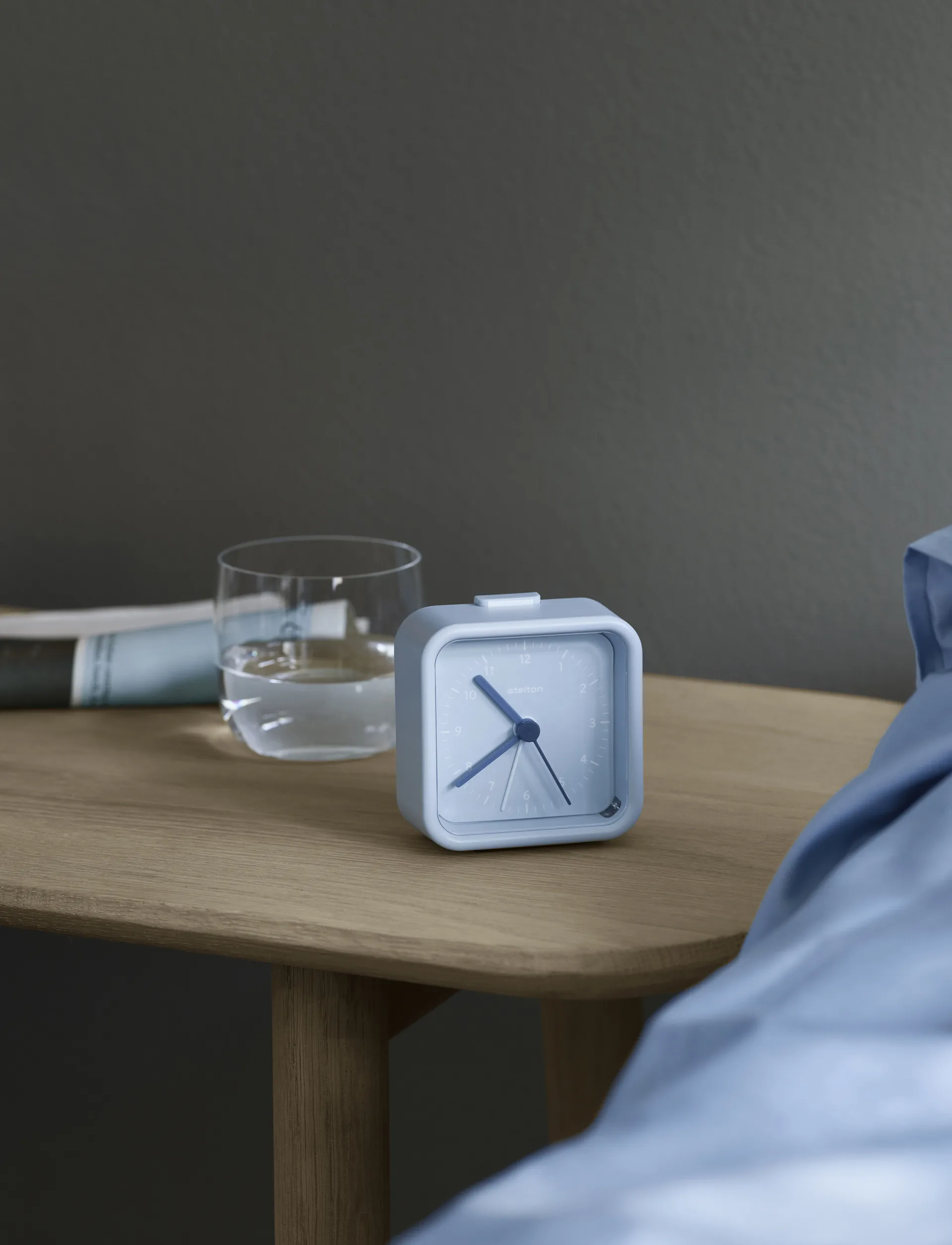 Okiru vekkerklokke, Light blue Stelton