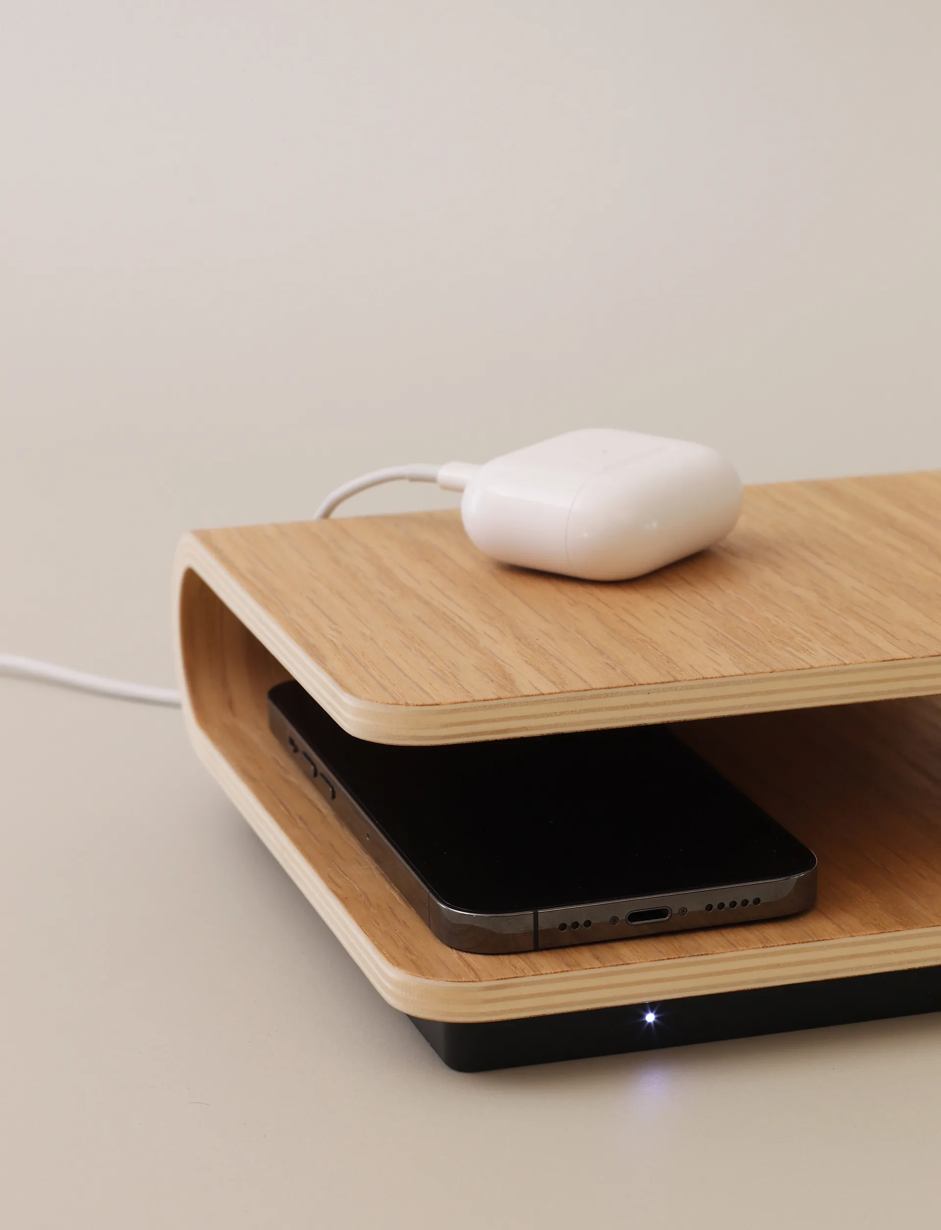 Ro trådløs lader, Oak Stelton