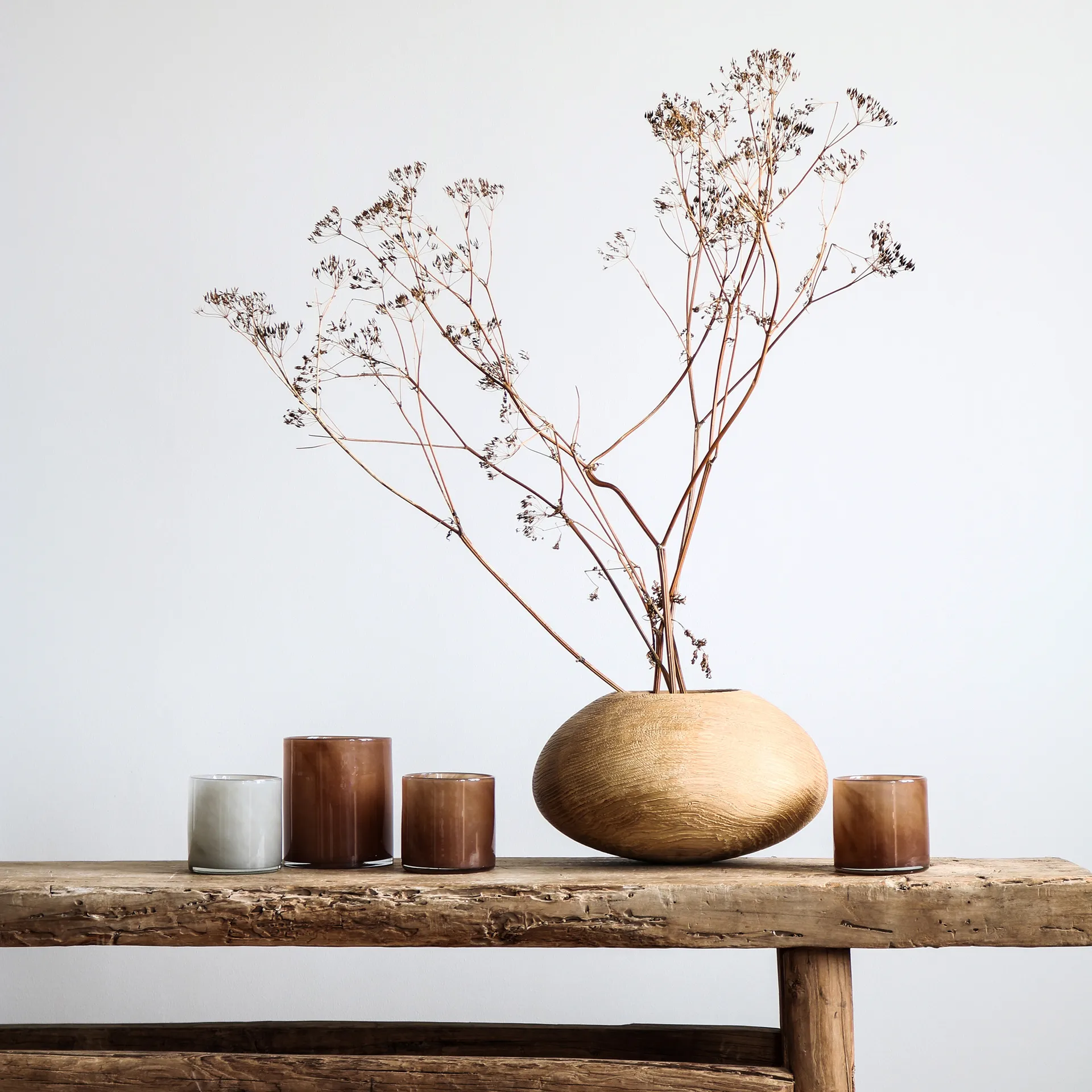 Lyric lysholder S, Brun Tell Me More