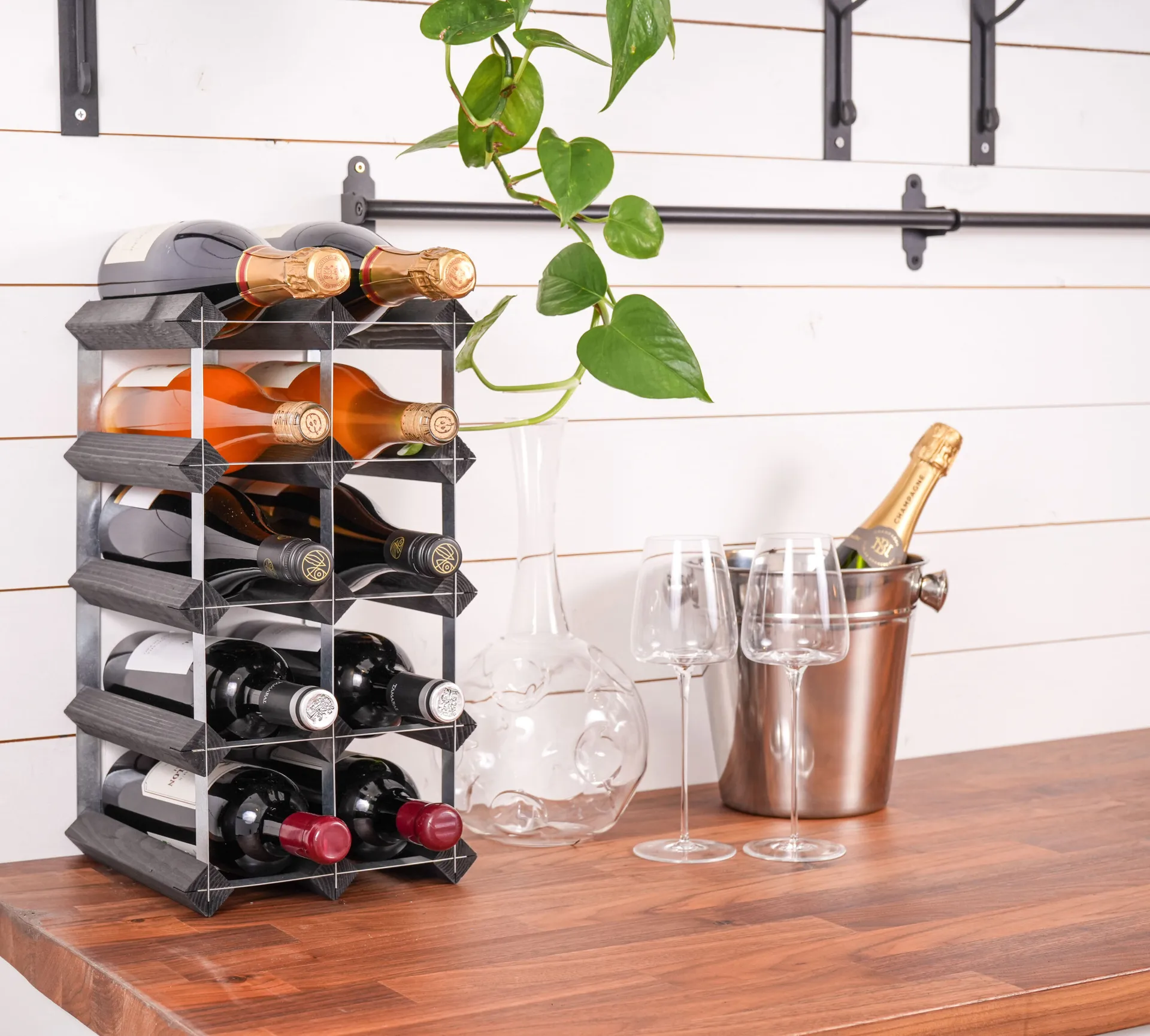 The Swedish Wine Rack Factory vinstativ montert, 12 flasker-svart furu The Swedish Wine Rack Factory