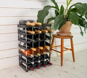 The Swedish Wine Rack Factory vinstativ montert - 30 flasker-svart furu - The Swedish Wine Rack Factory