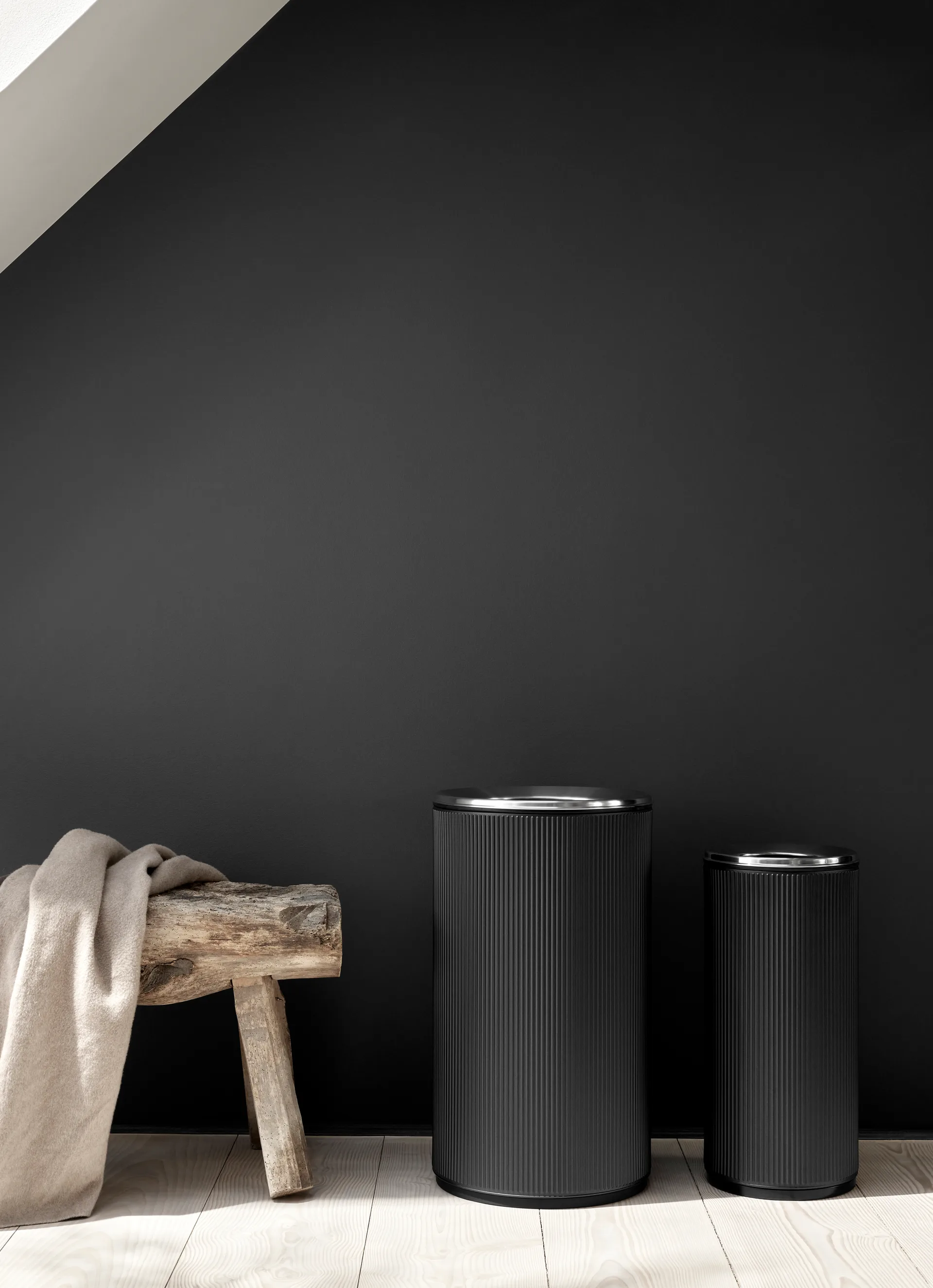 Vipp19 papirkurv med kant 60 l, Black-stainless steel Vipp