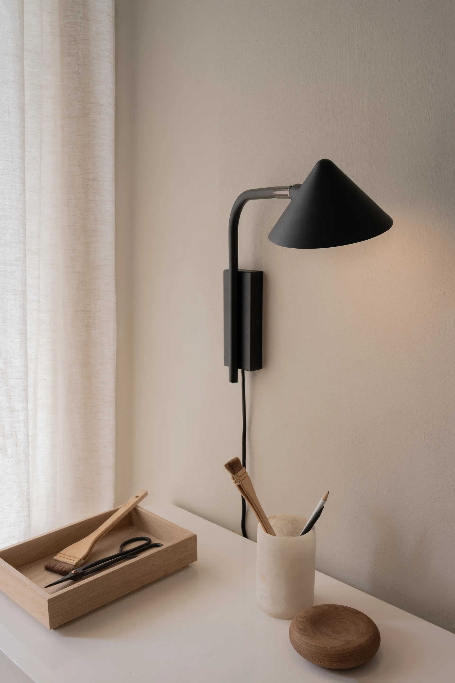 Kuro vegglampe, Black, Ø14x32 cm, vegg Watt & Veke