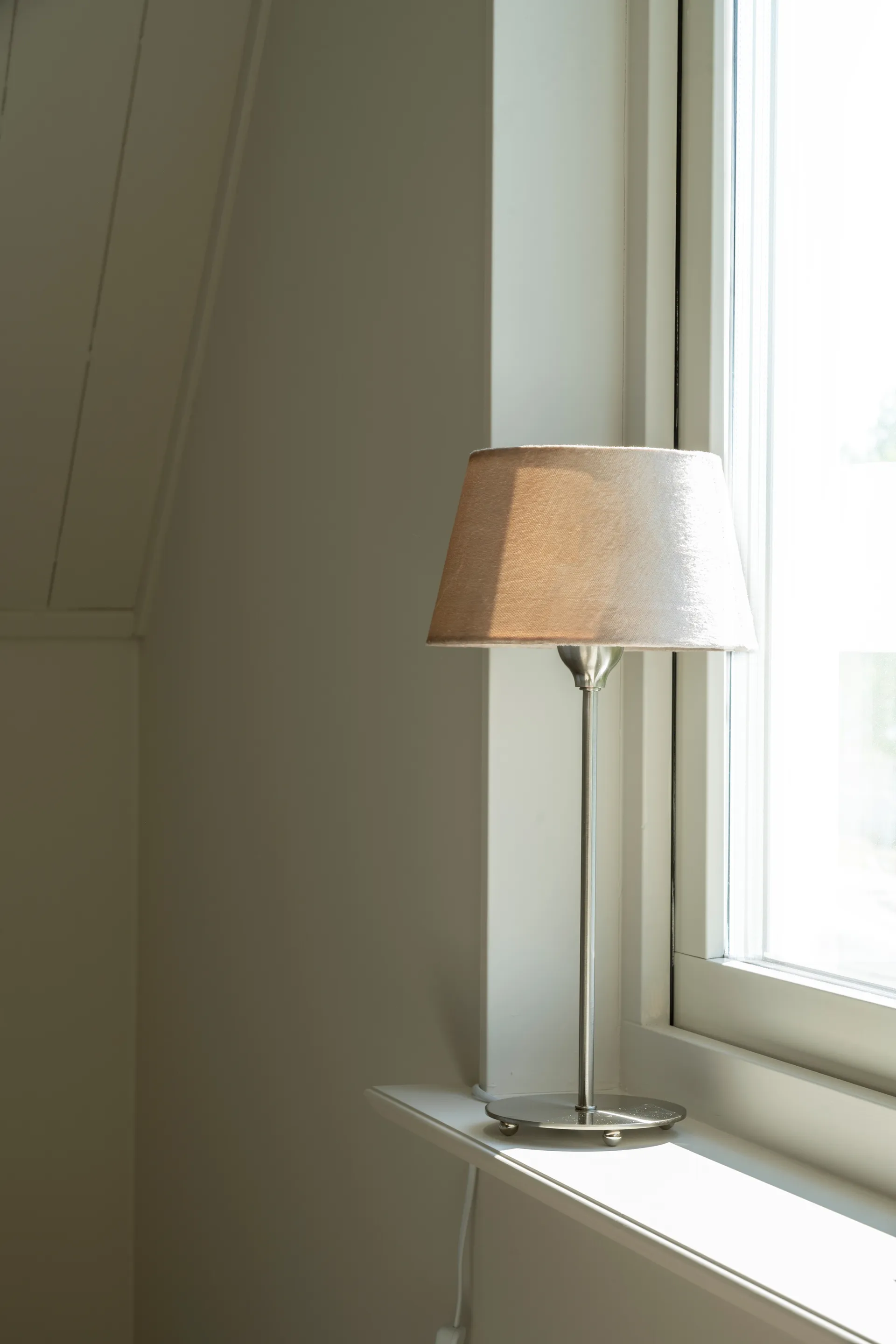 Line 35 bordlampefot, Matt chrome Watt & Veke