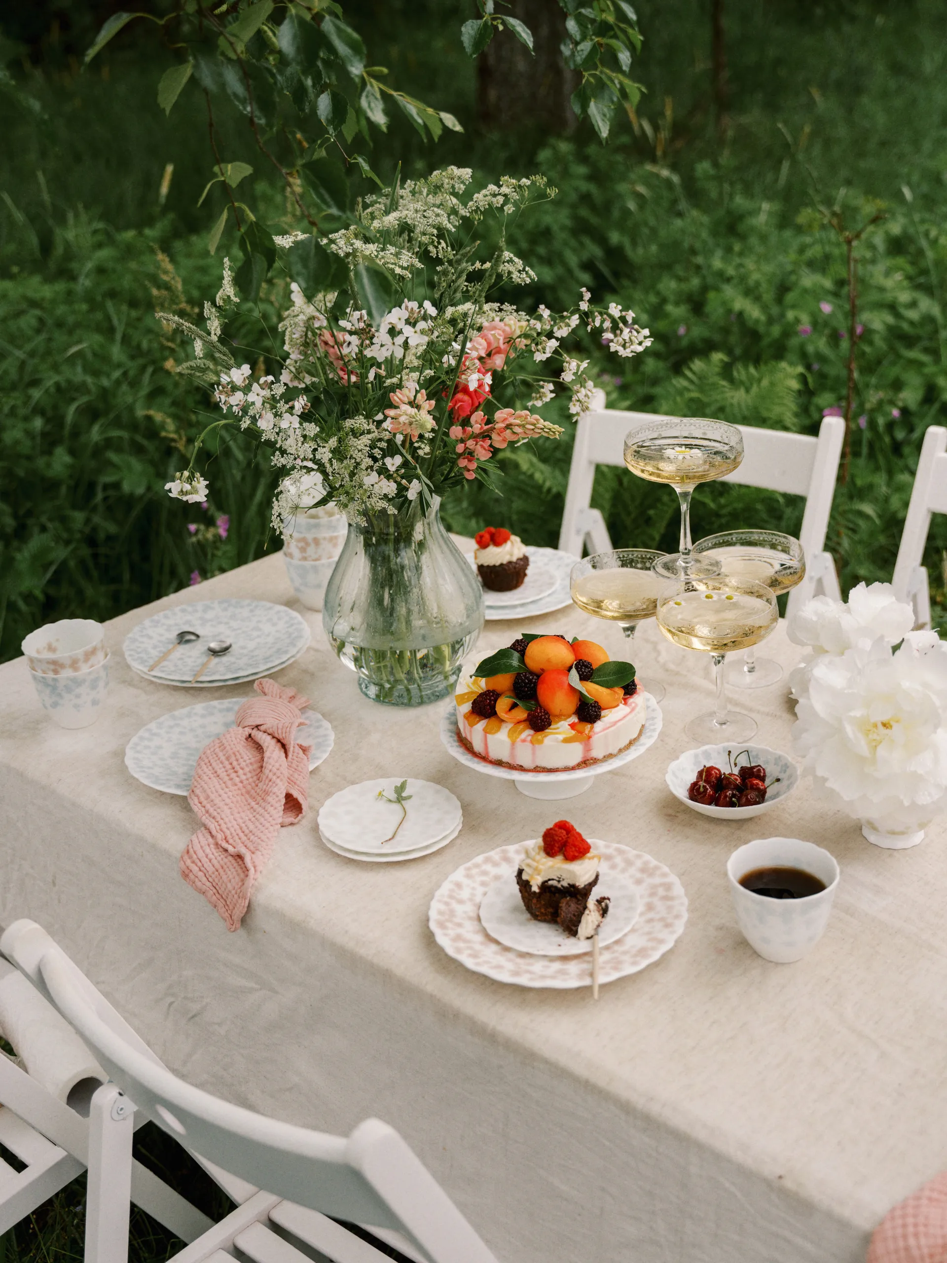 Slåpeblom tallerken Ø 13 cm, Grå Wik & Walsøe