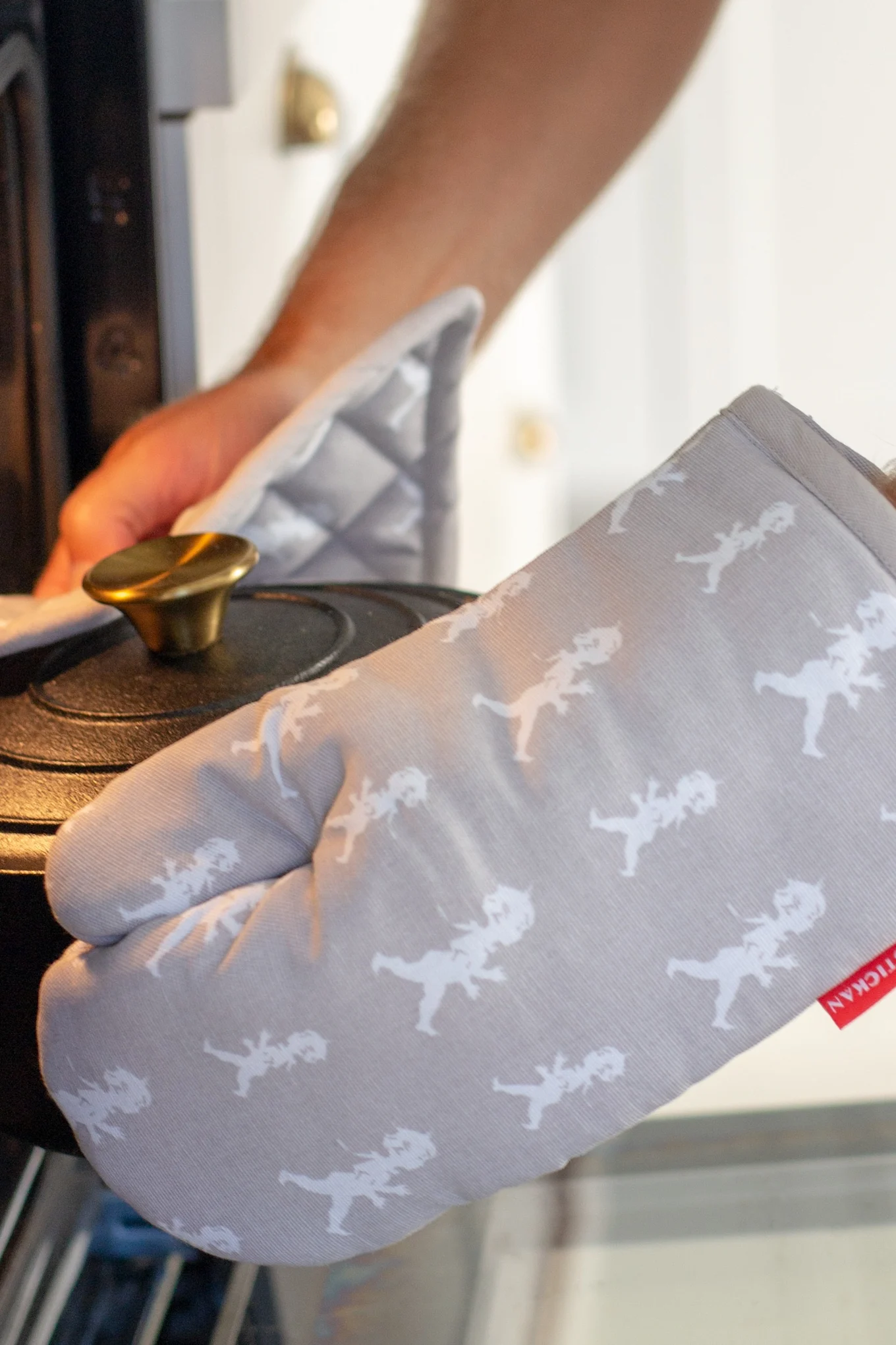 Selv om kjøkkenhåndklær er uunnværlige, er det sjelden noe man unner seg å bruke penger på. Gjør din favoritt-hobbykokk en tjeneste og gi bort disse sjarmerende kjøkkenhåndklærne fra Lexington!