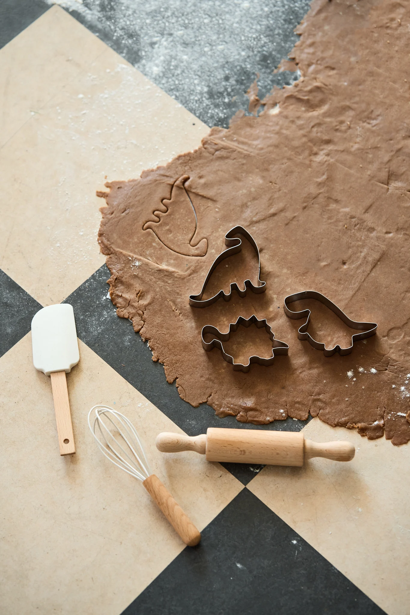 Pepperkakerform formet som dinosaurer er ikke bare en søt gaveidé for barn, men også den perfekte gaven til adventskalenderen for hobbybakere.